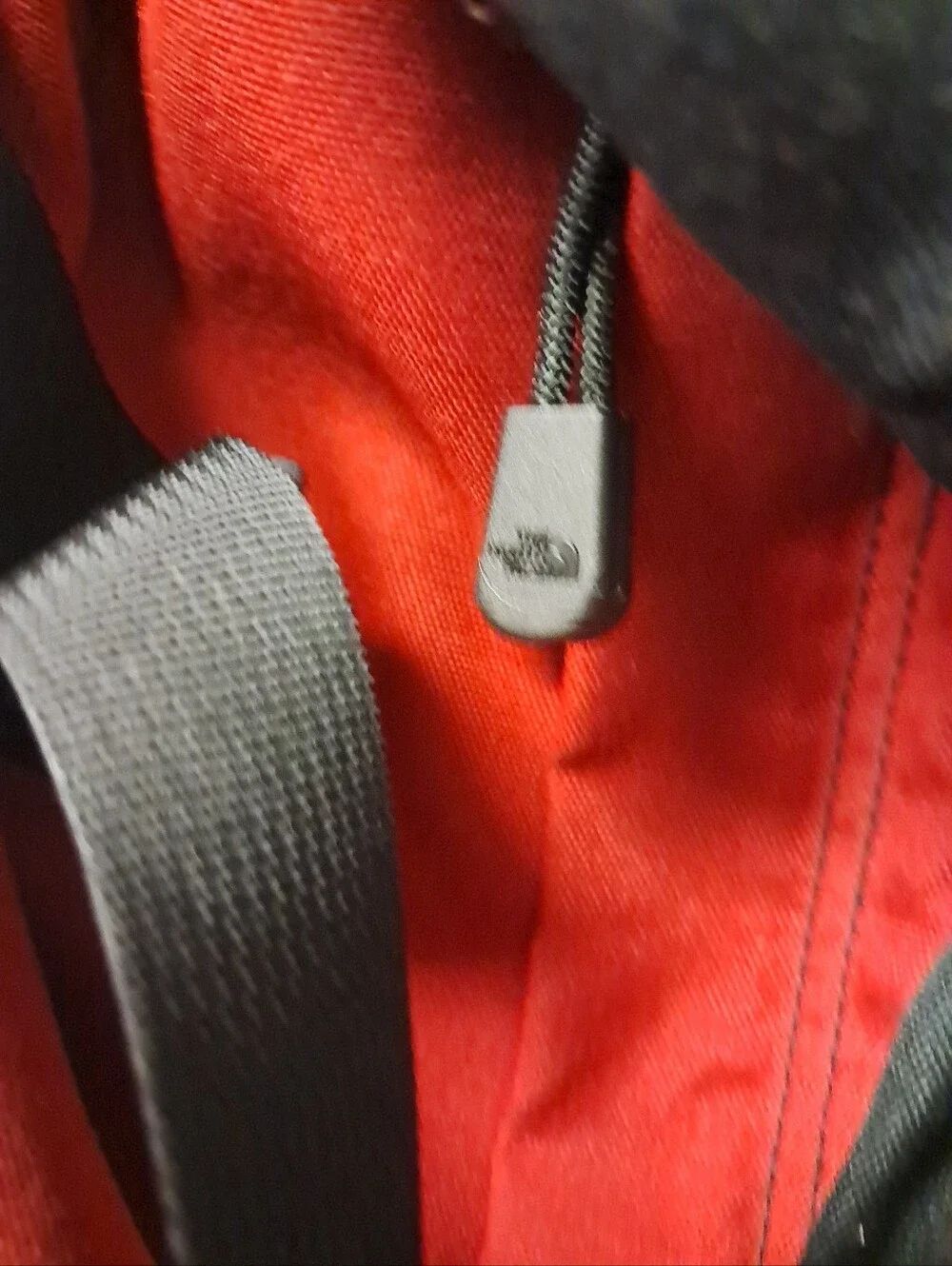 The North Face Lookout Hiking Camping Ruck-Sack BackPack. Red & Black.